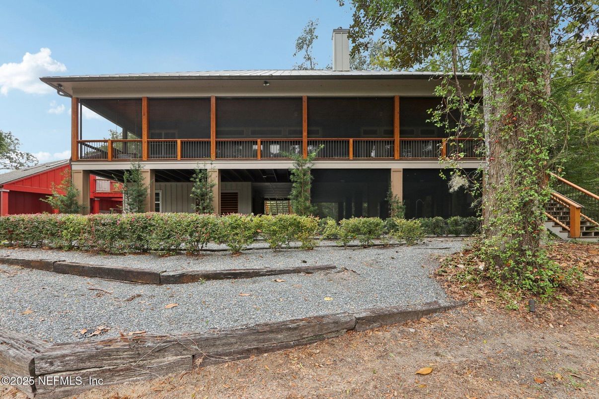 Exterior, Facade, Modern