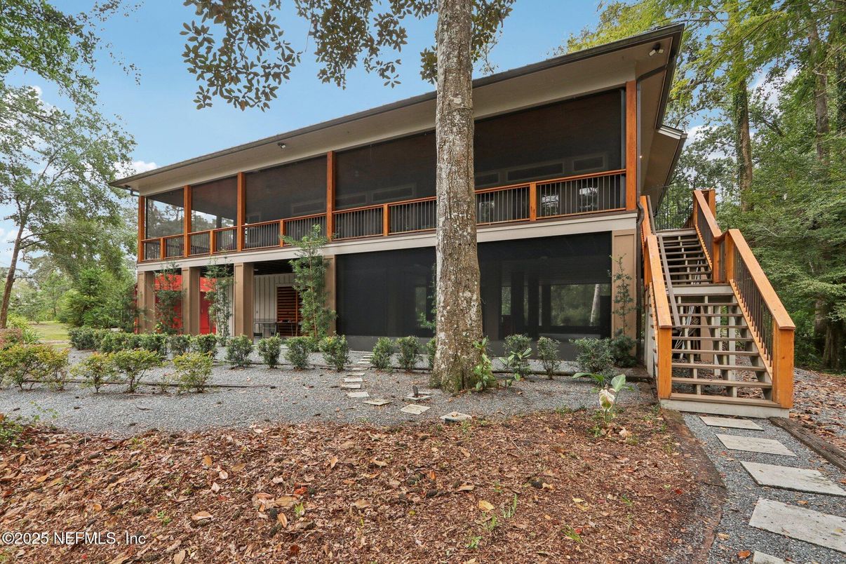 Backyard, Exterior, Facade, Modern