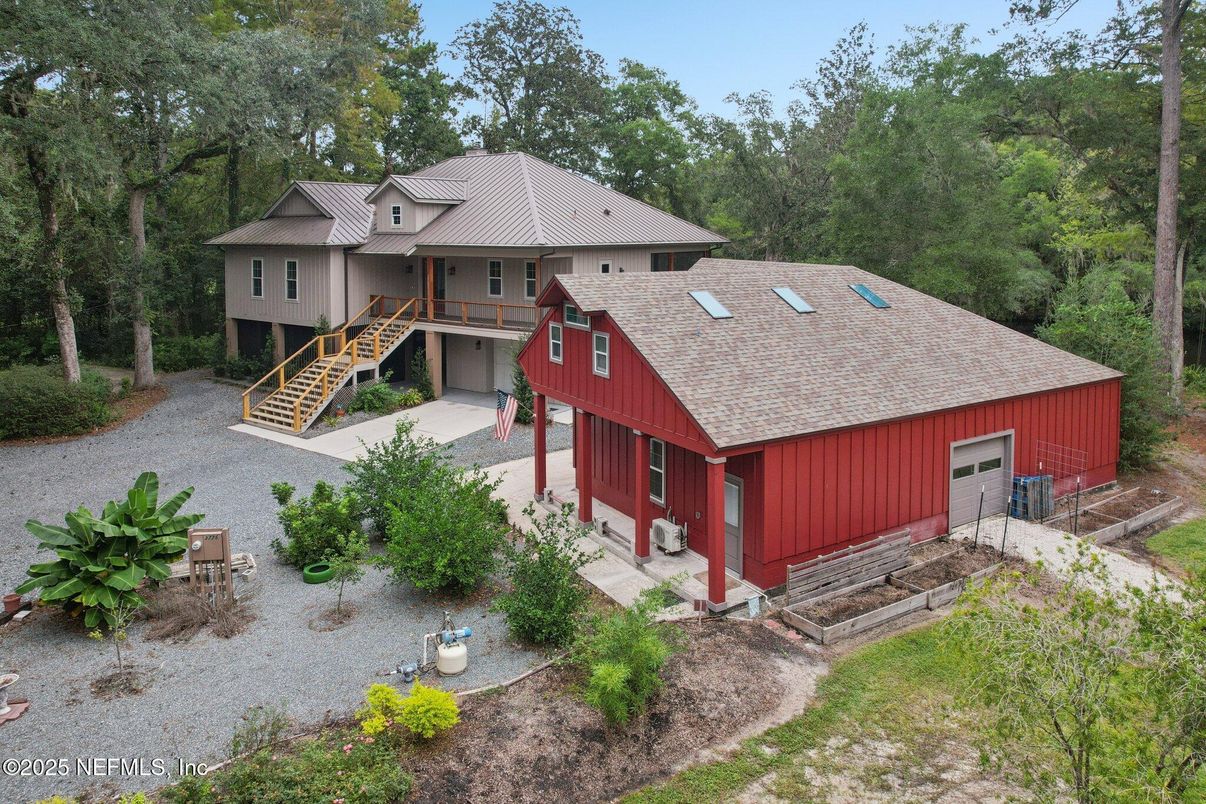 Exterior, Drone