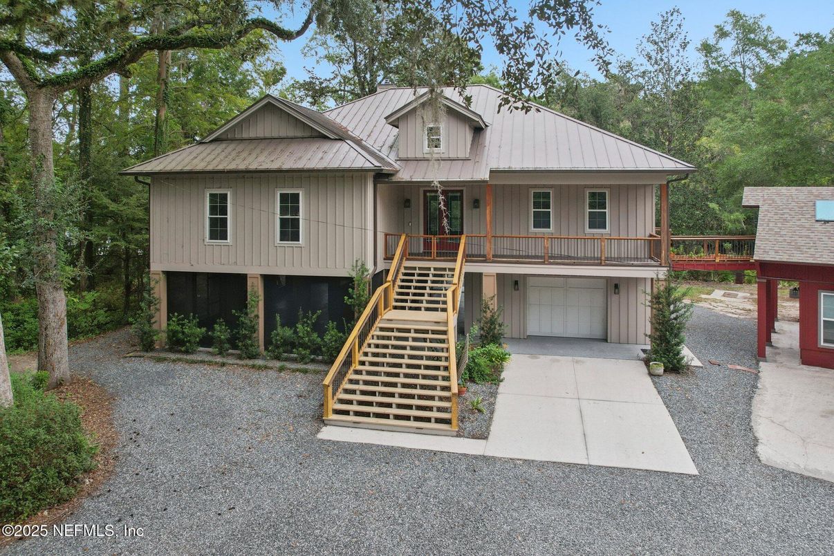 Attached, Exterior, Facade, Raised Ranch