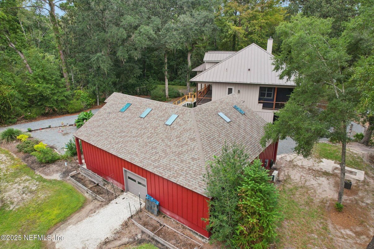 Exterior, Drone
