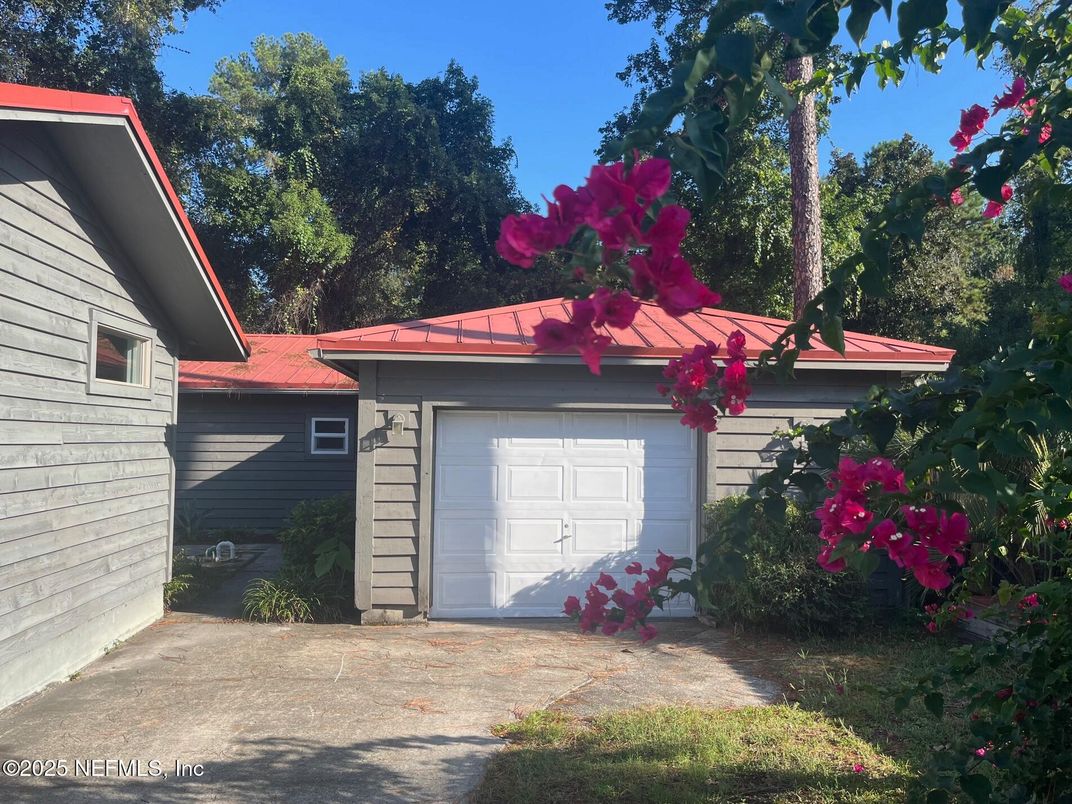 Detached Garage, Exterior