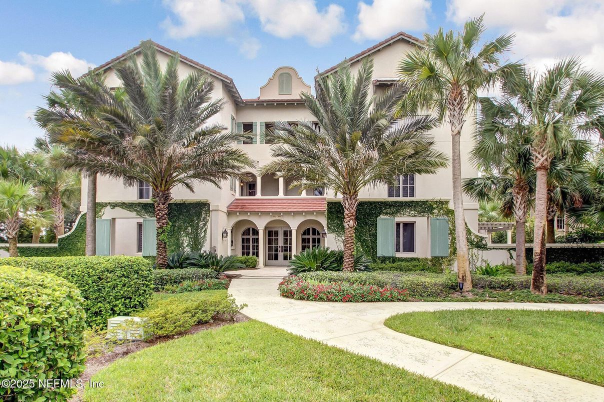 Exterior, Facade, Mediterranean