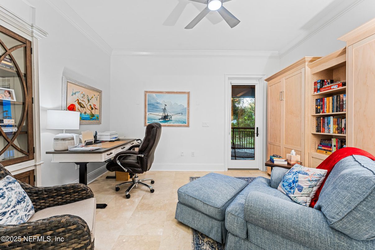 Home Office, Interior