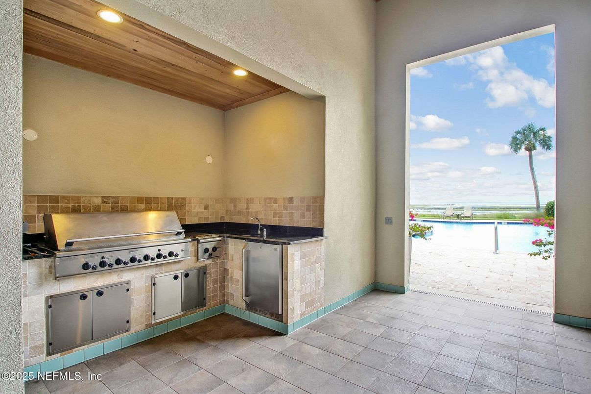 Exterior, Outdoor Kitchen, Water