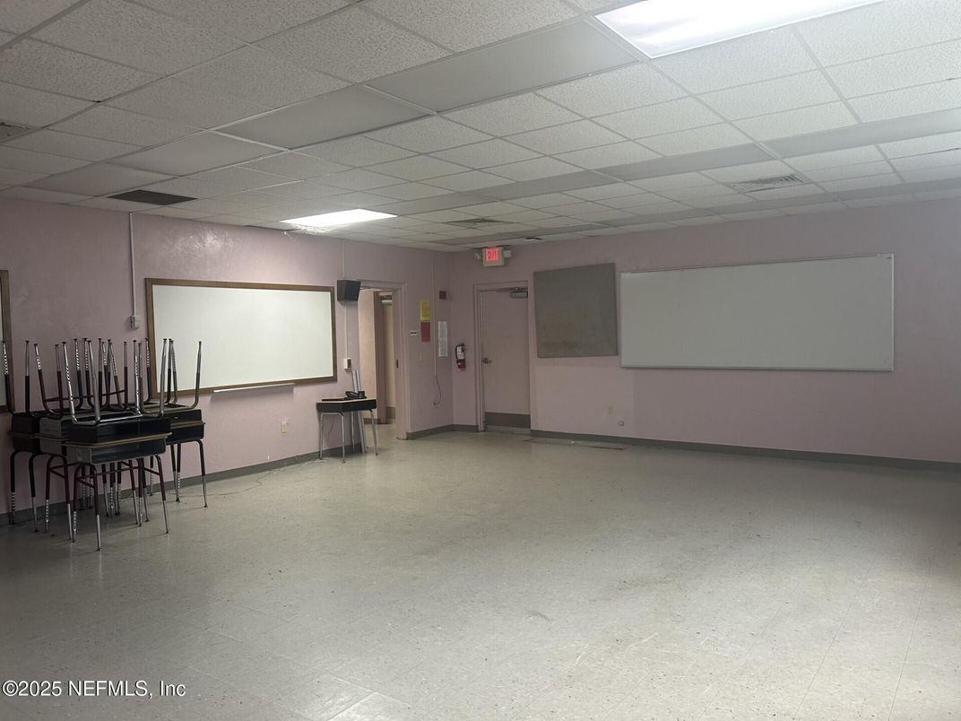 Empty room, Interior, Projection Screen