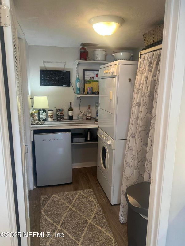 Interior, Utility Closets, Washer, Wood Texture Flooring