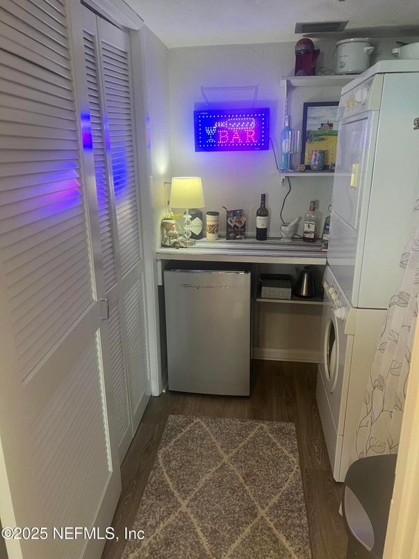 Interior, Washer, Wood Texture Flooring