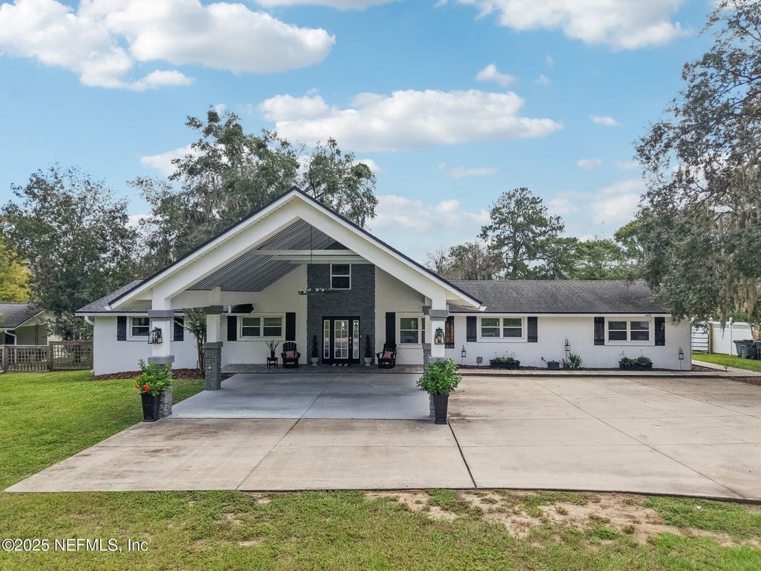 Backyard, Exterior, Facade, Ranch