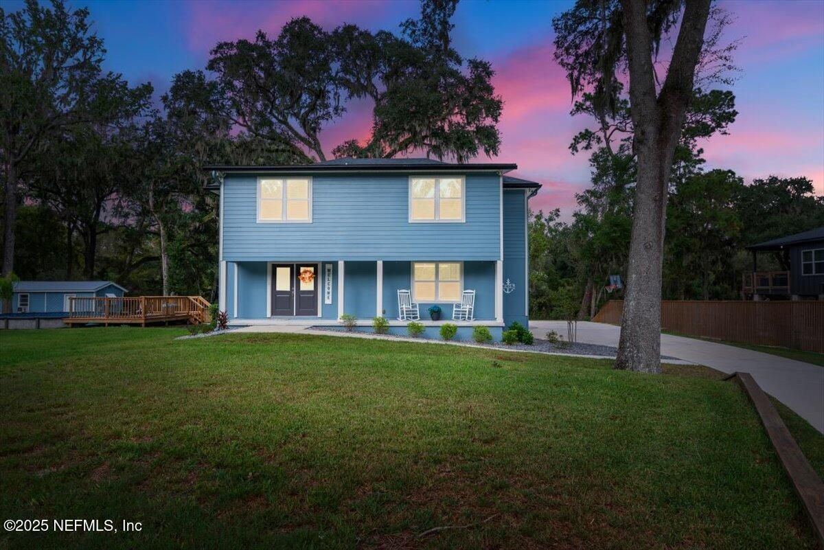 Backyard, Exterior, Facade, Split Level