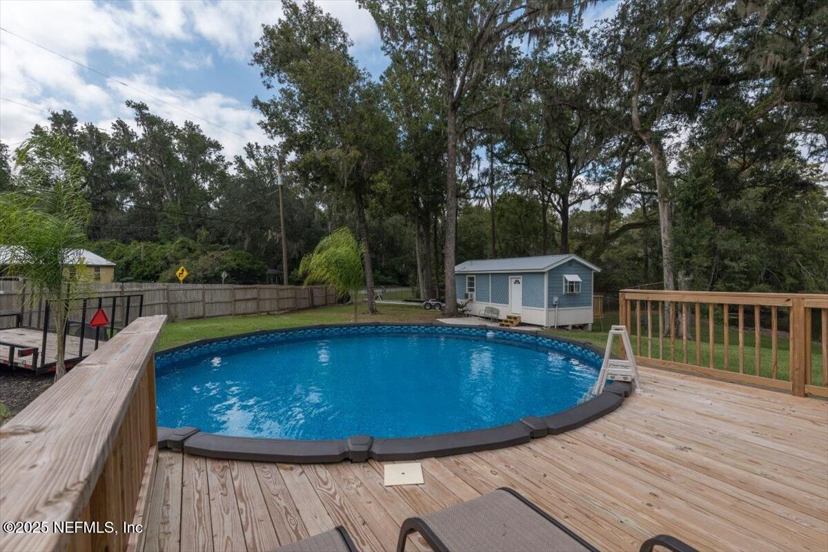Exterior, Pool