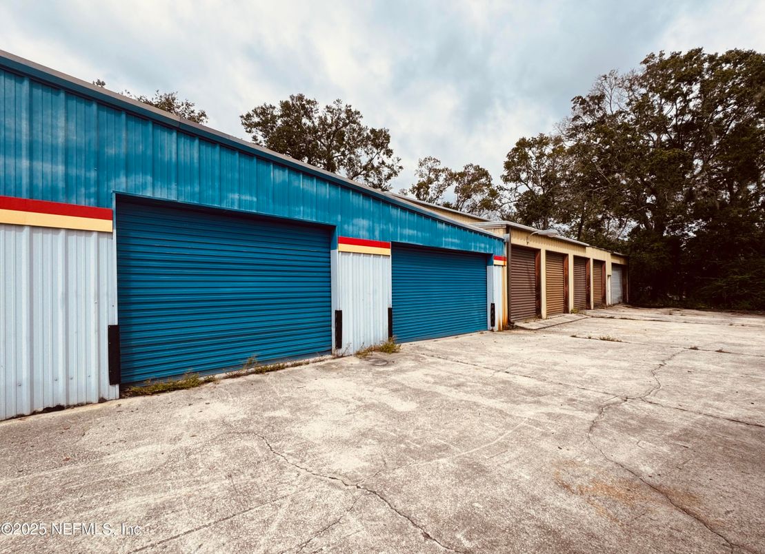 Detached Garage, Exterior
