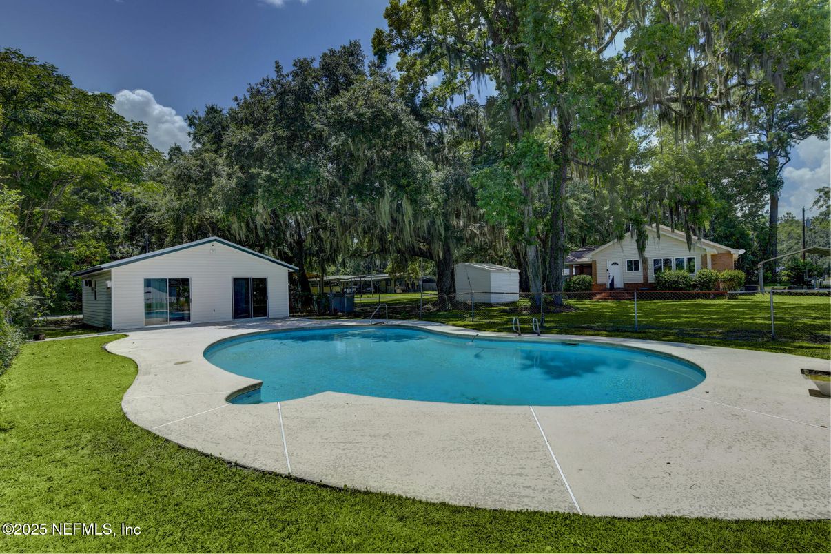 Exterior, Pool