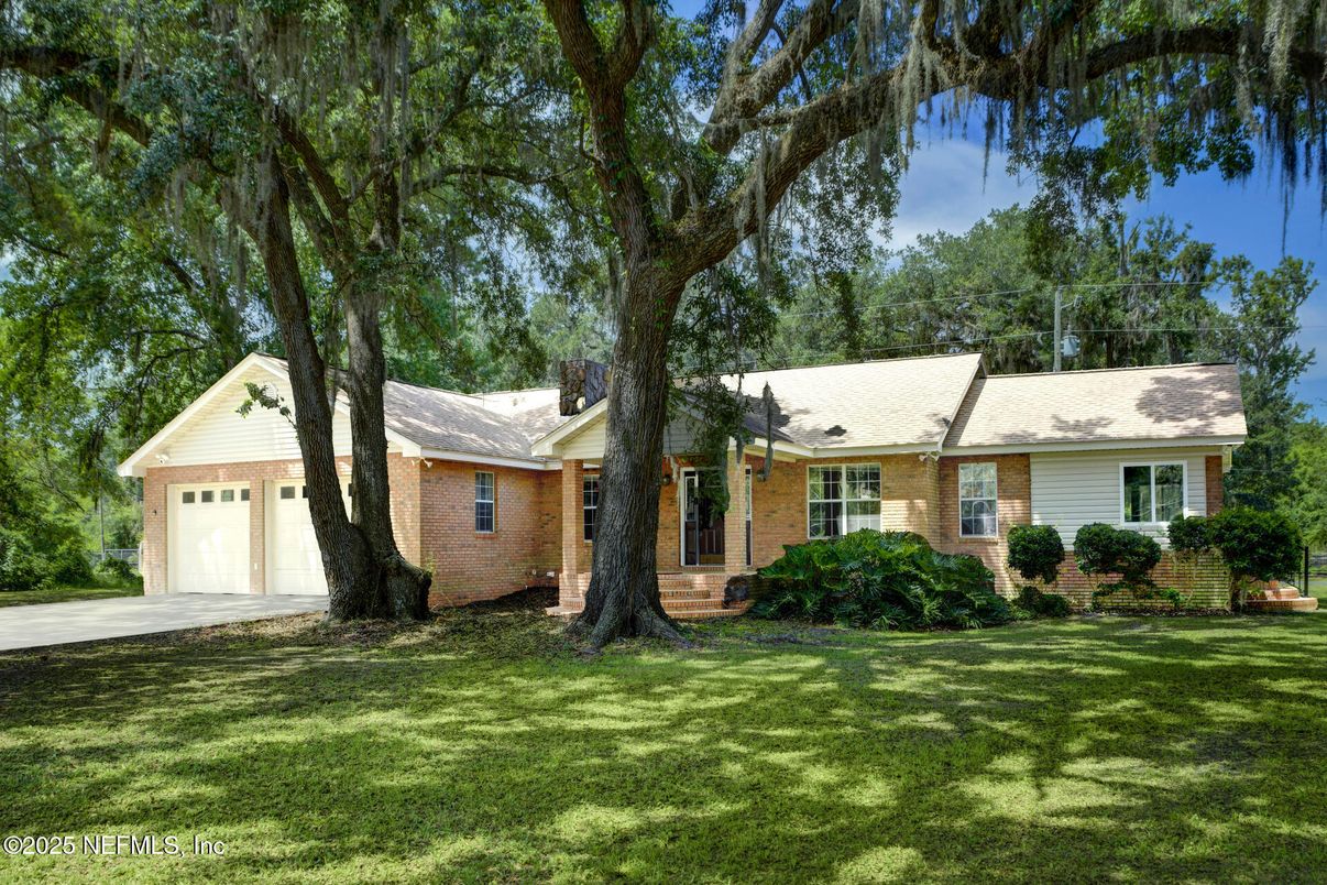 Attached, Exterior, Facade, Brick Facade, Ranch
