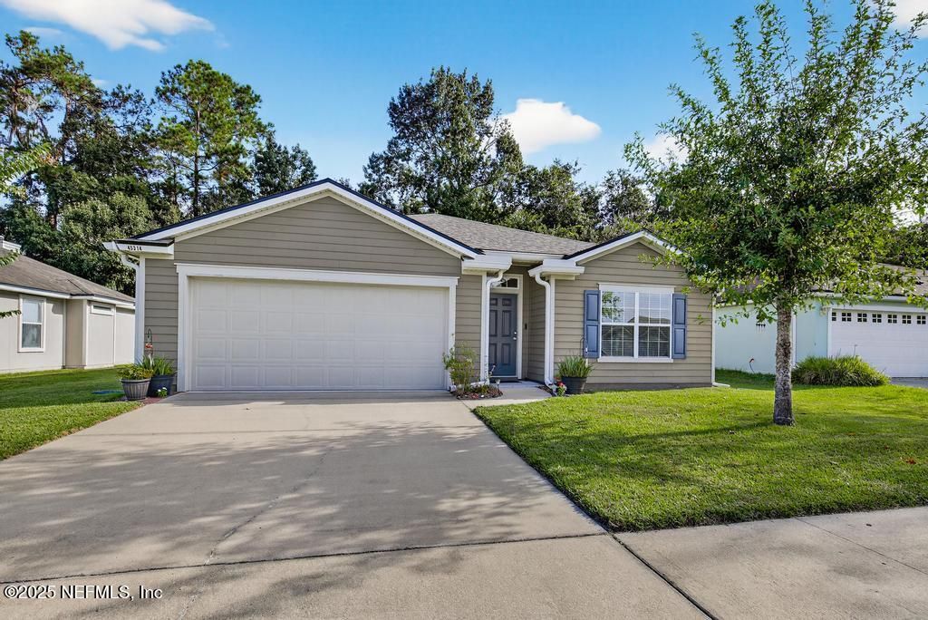 Attached, Exterior, Facade, Ranch