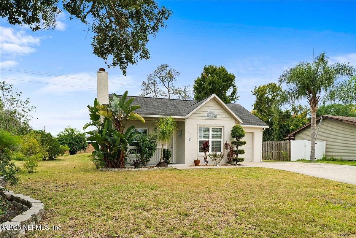 Backyard, Exterior, Facade, Ranch