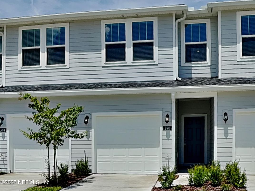 Attached, Exterior, Facade, Rowhouse