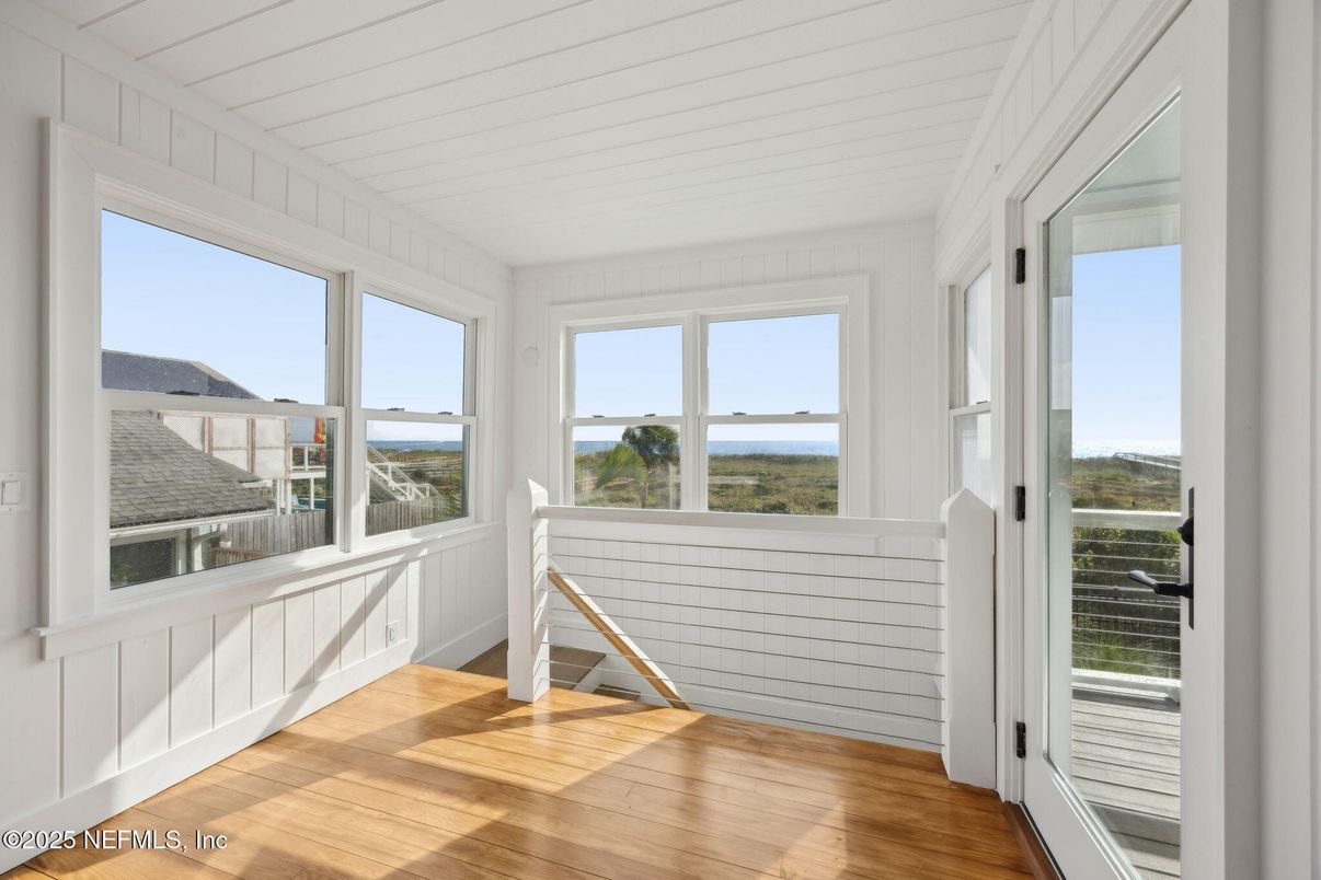 Interior, Sun Room, Water, Wood Texture Flooring