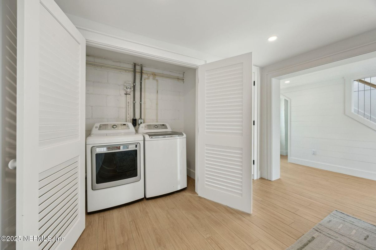 Interior, Recessed Lighting, Utility Closets, Washer, Wood Texture Flooring