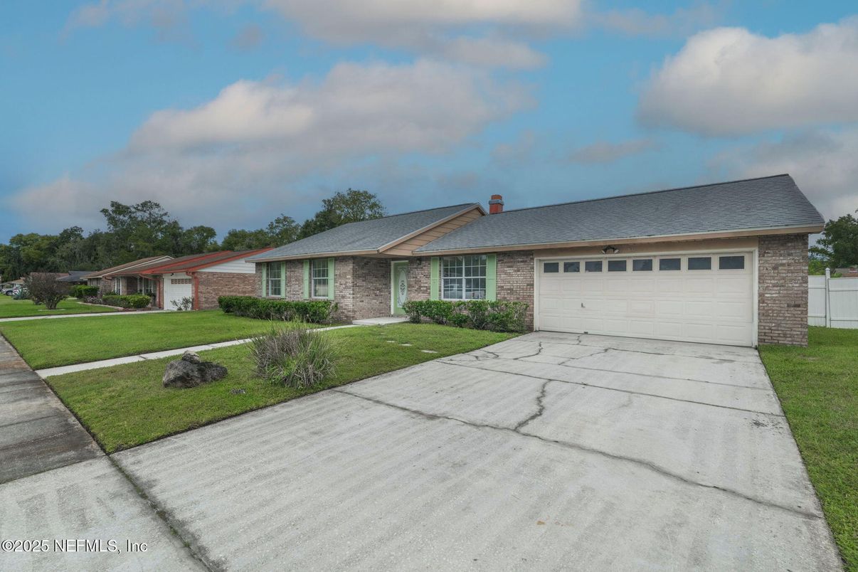 Attached, Exterior, Facade, Brick Facade, Ranch