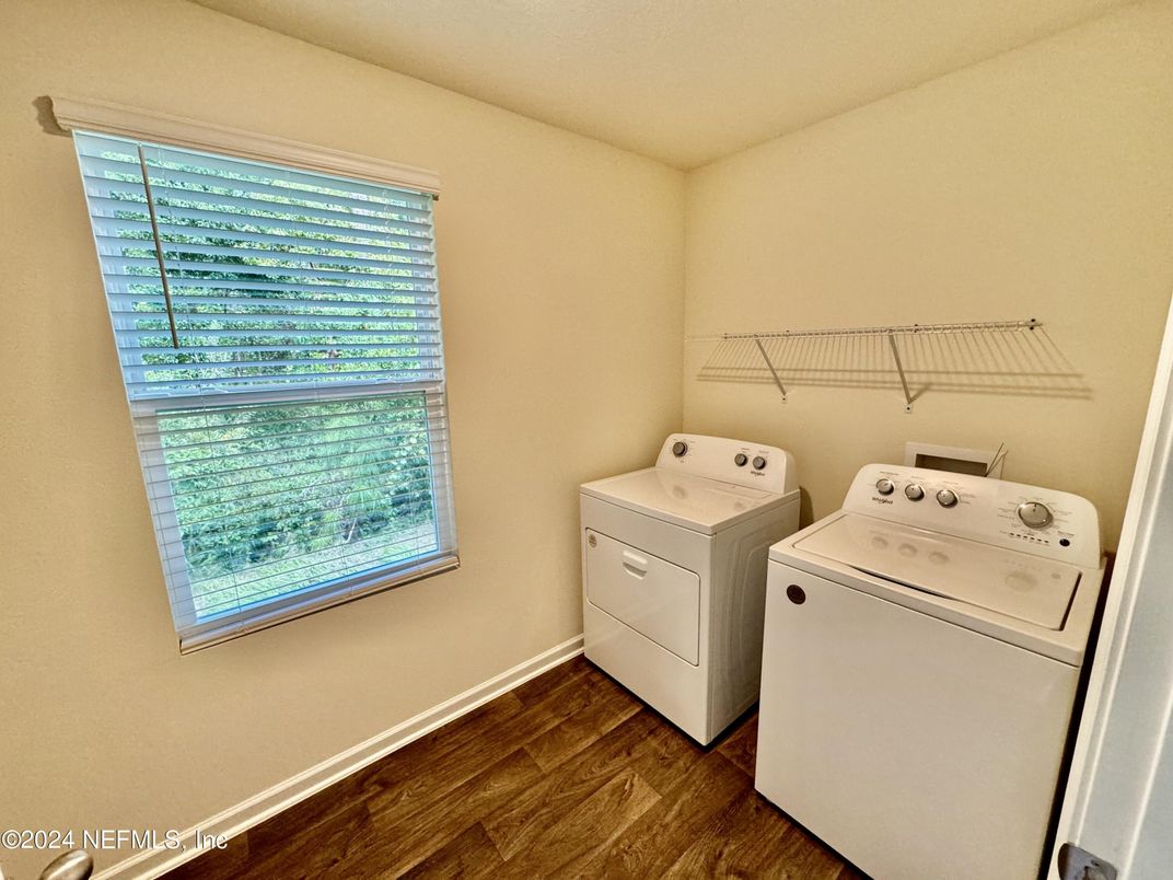 Interior, Washer, Wood Texture Flooring