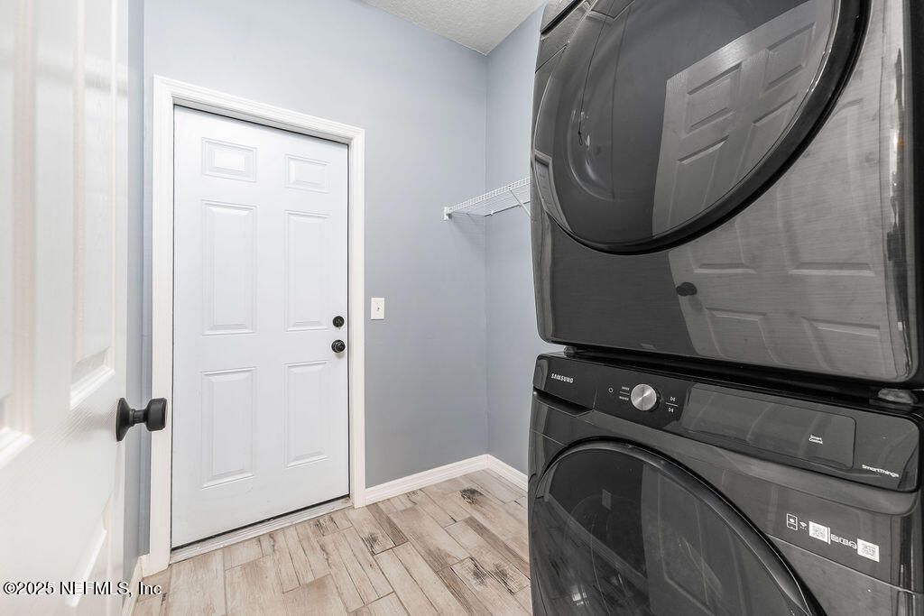 Interior, Utility Closets, Washer, Wood Texture Flooring