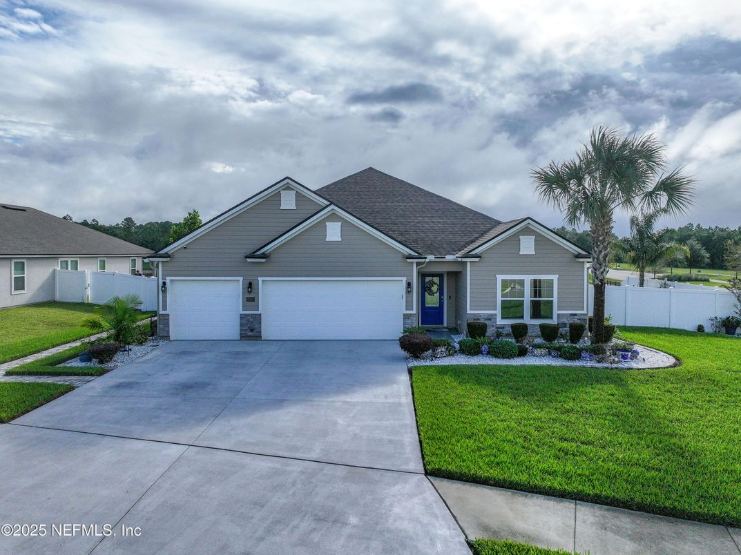 Attached, Exterior, Facade, Ranch