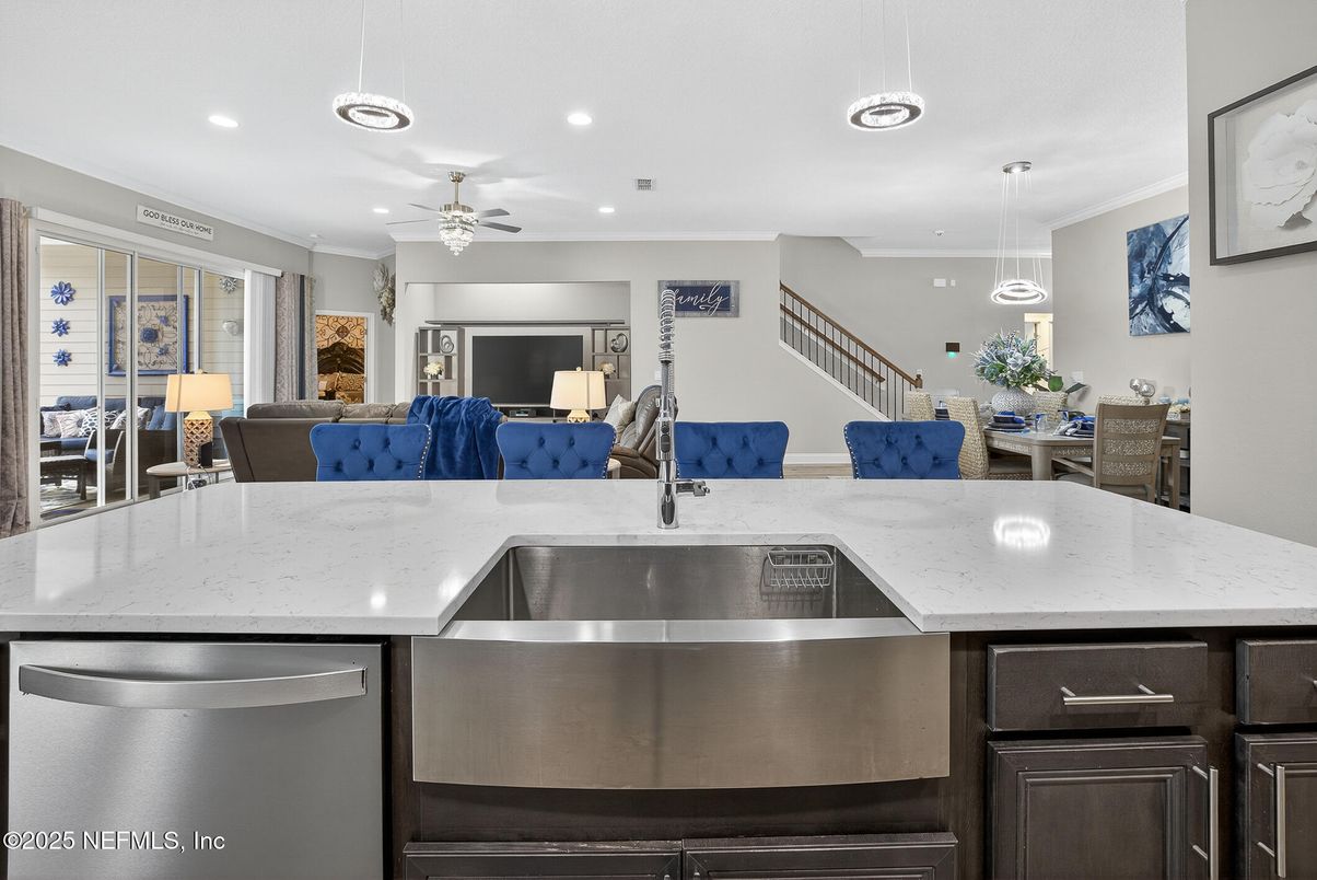 Dining room, Interior, Kitchen, Pendant Lights, Recessed Lighting, Stainless Steel Appliances