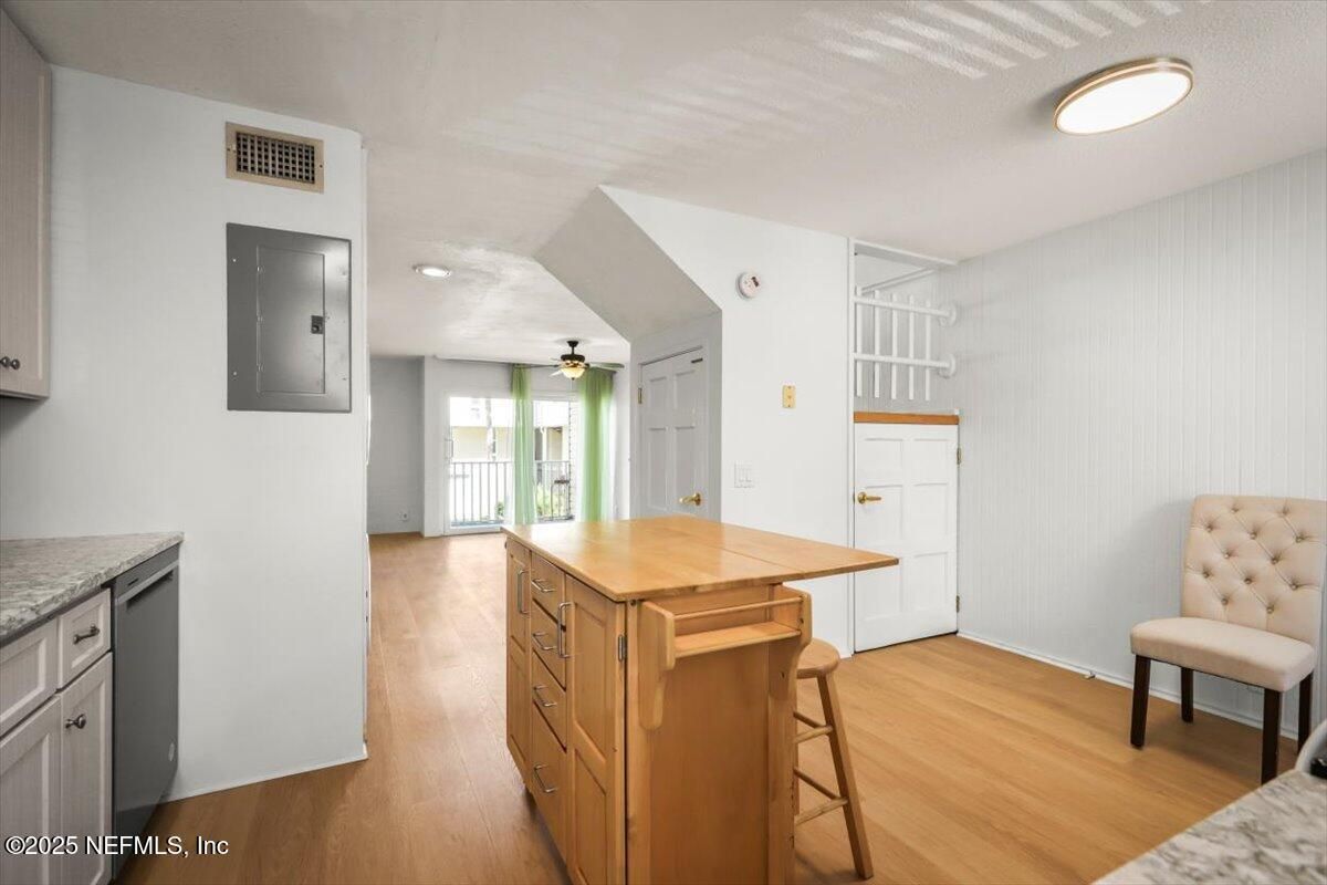 Interior, Recessed Lighting, Wood Texture Flooring