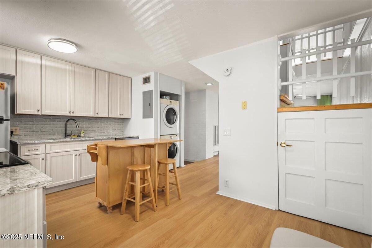 Interior, Kitchen, Recessed Lighting, Washer, Wood Texture Flooring