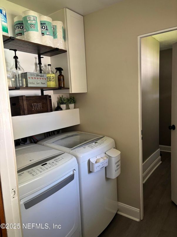 Interior, Washer, Wood Texture Flooring