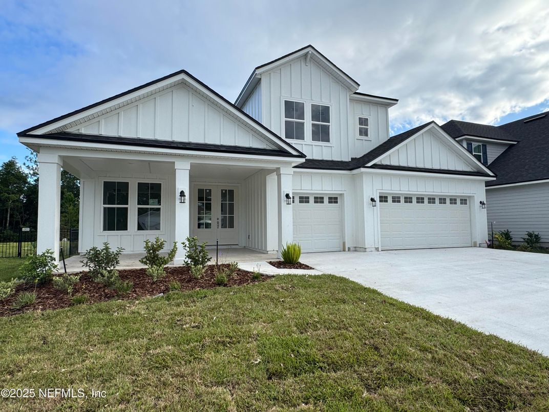 Attached, Exterior, Facade, Farmhouse