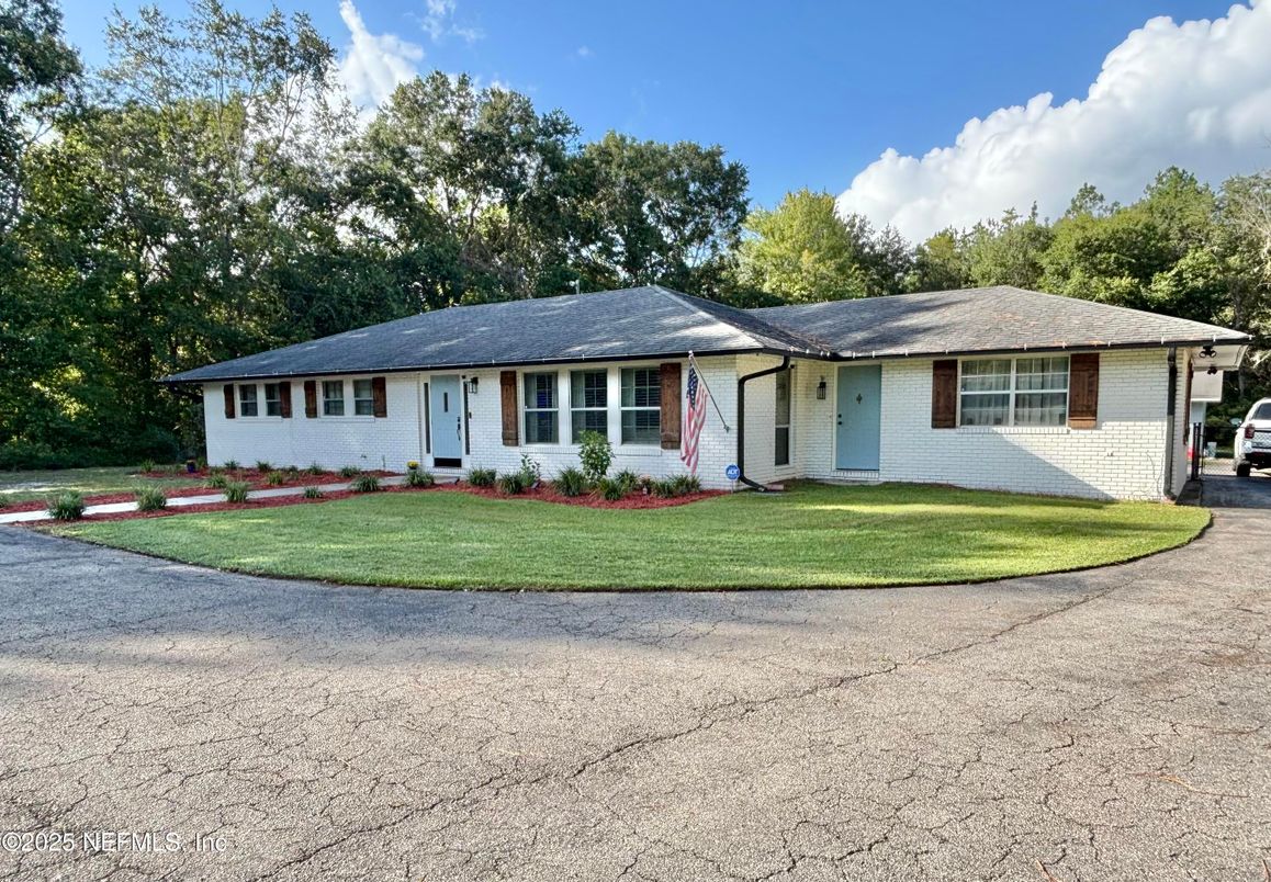 Attached, Exterior, Facade, Ranch