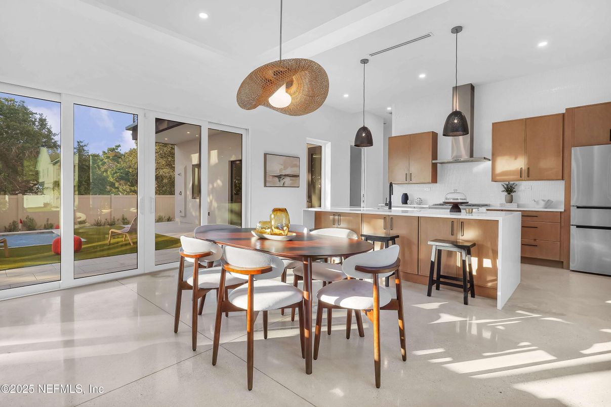 Dining room, Interior, Kitchen, Pendant Lights, Recessed Lighting, Stainless Steel Appliances