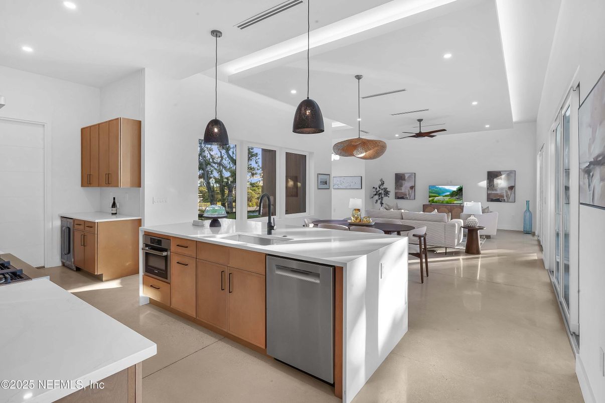 Dining room, Interior, Kitchen, Pendant Lights, Recessed Lighting, Stainless Steel Appliances
