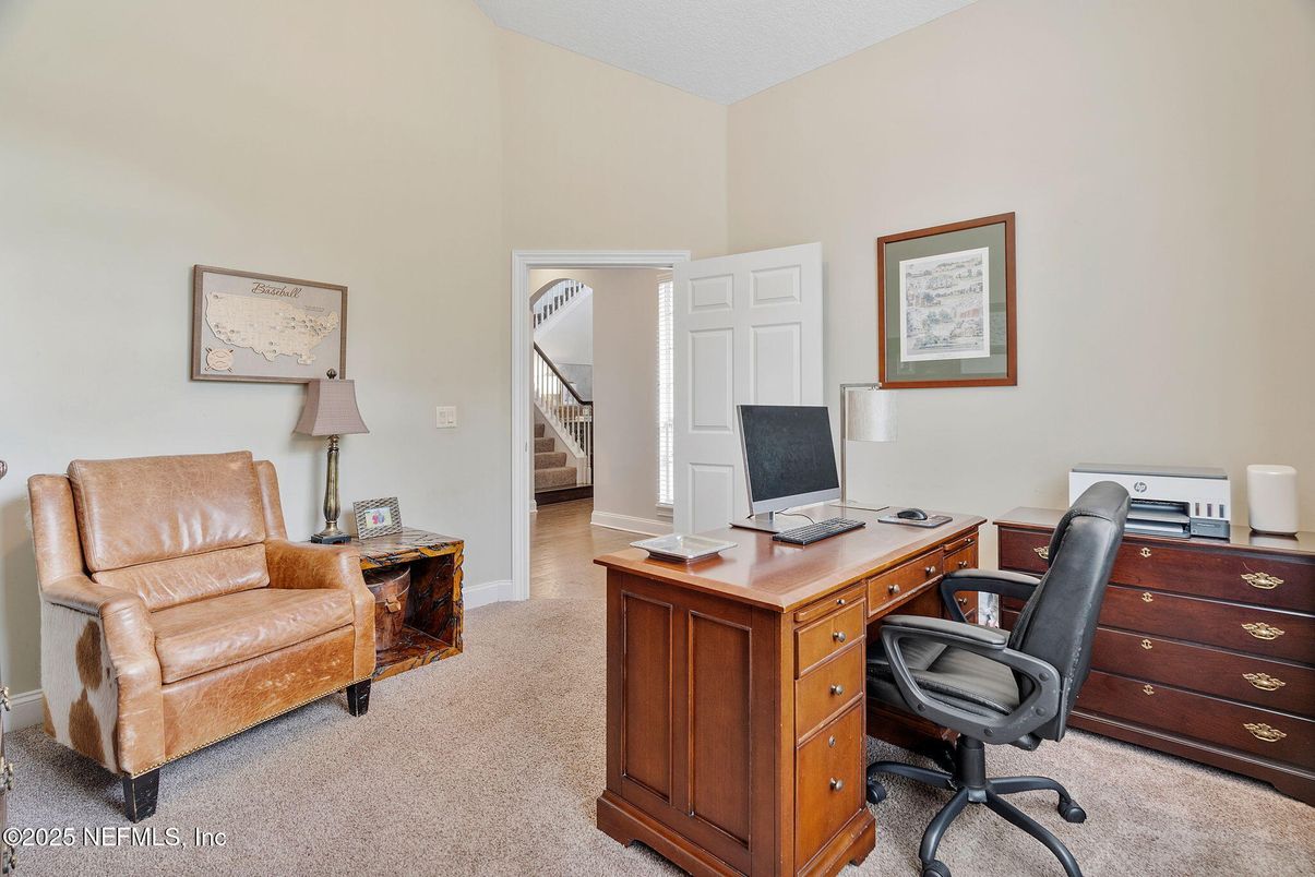 Home Office, Interior