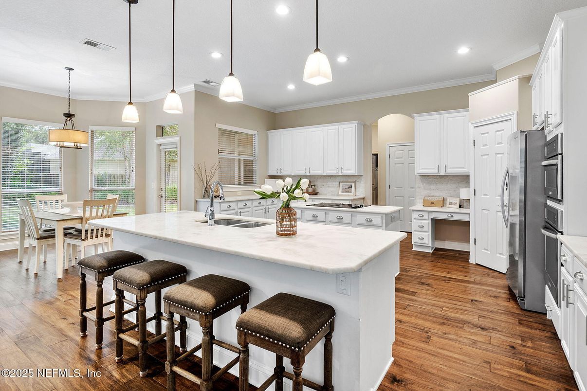 Dining room, Interior, Kitchen, Pendant Lights, Recessed Lighting, Wood Texture Flooring