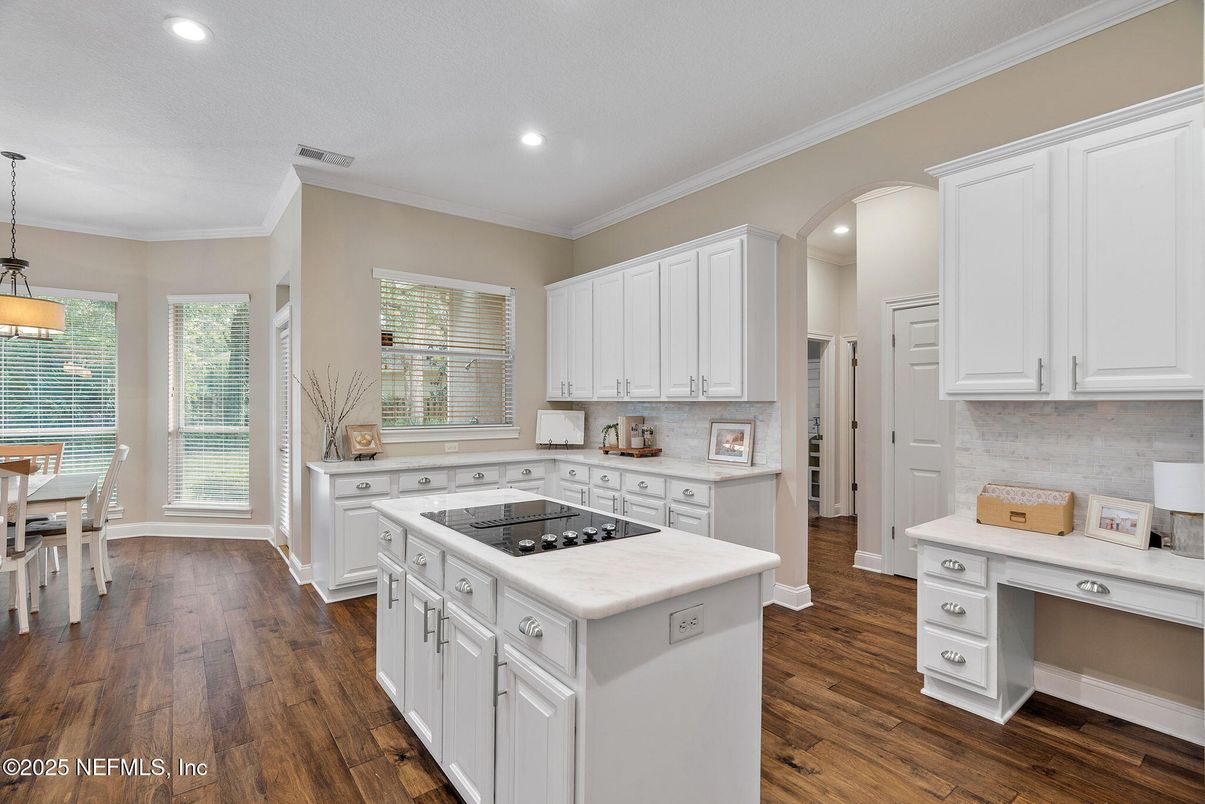 Dining room, Interior, Kitchen, Pendant Lights, Recessed Lighting, Wood Texture Flooring