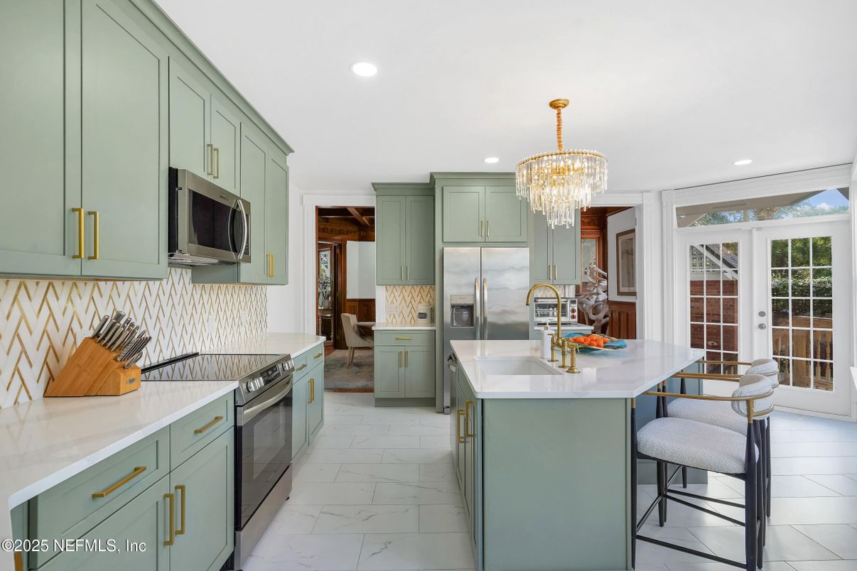 Chandelier, Interior, Kitchen, Marble, Recessed Lighting, Stainless Steel Appliances