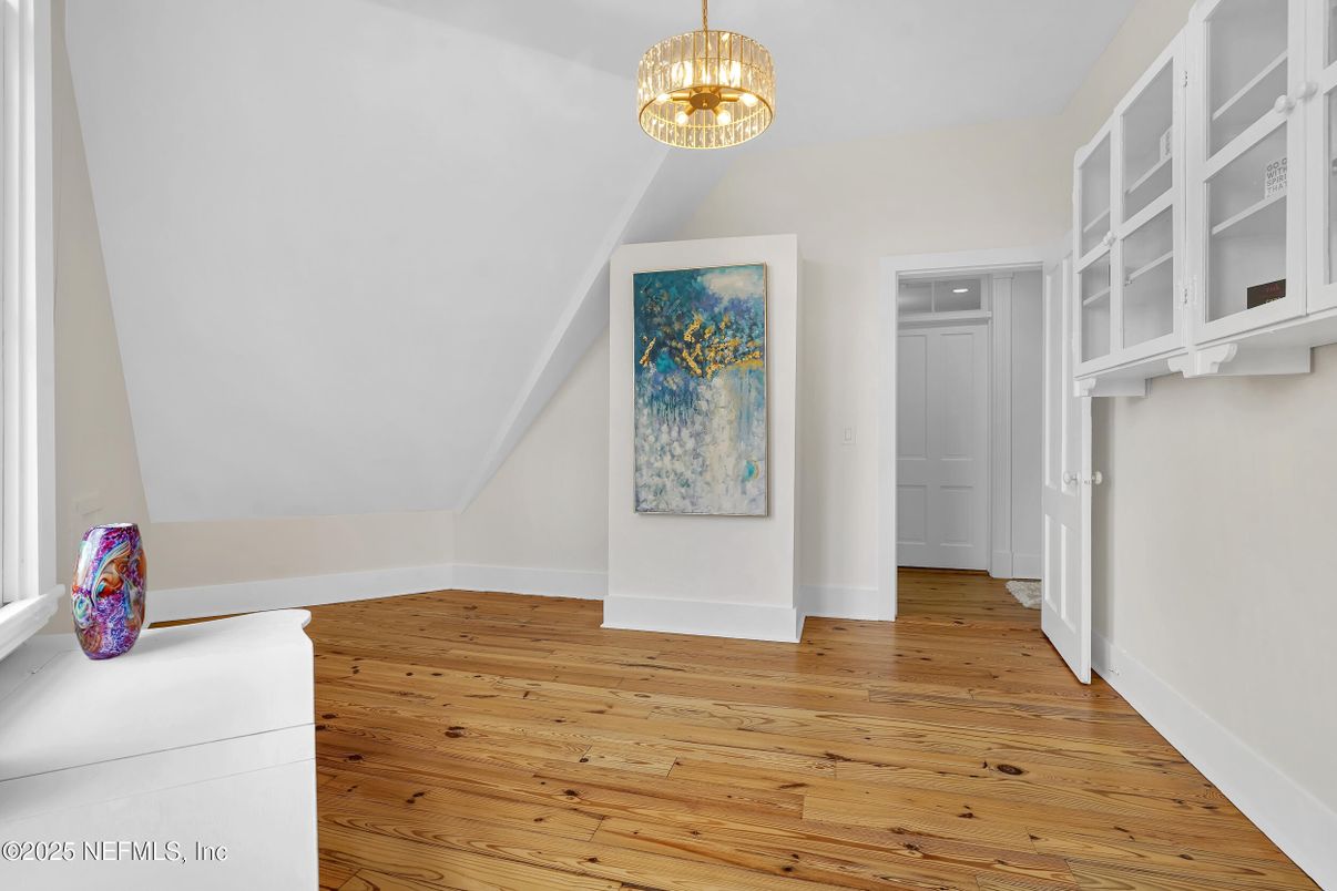 Interior, Pendant Lights, Wood Texture Flooring