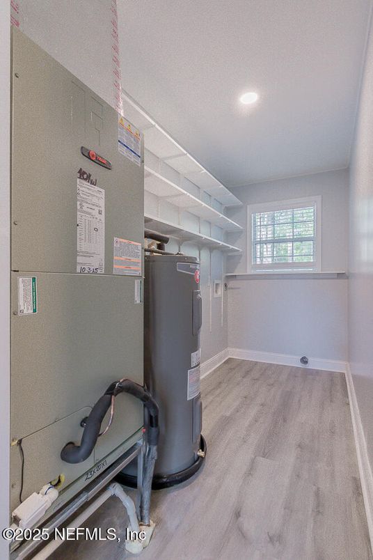 Interior, Recessed Lighting, Wood Texture Flooring