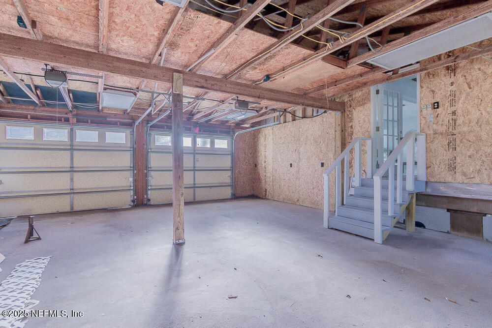 Garage, Interior, Wooden Beams