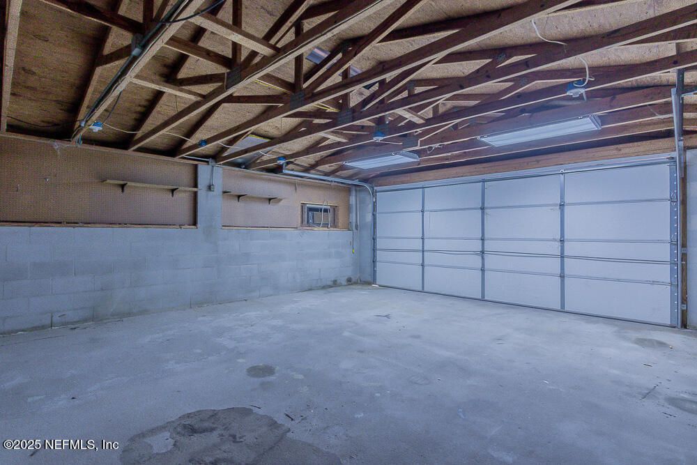 Garage, Interior, Wooden Beams