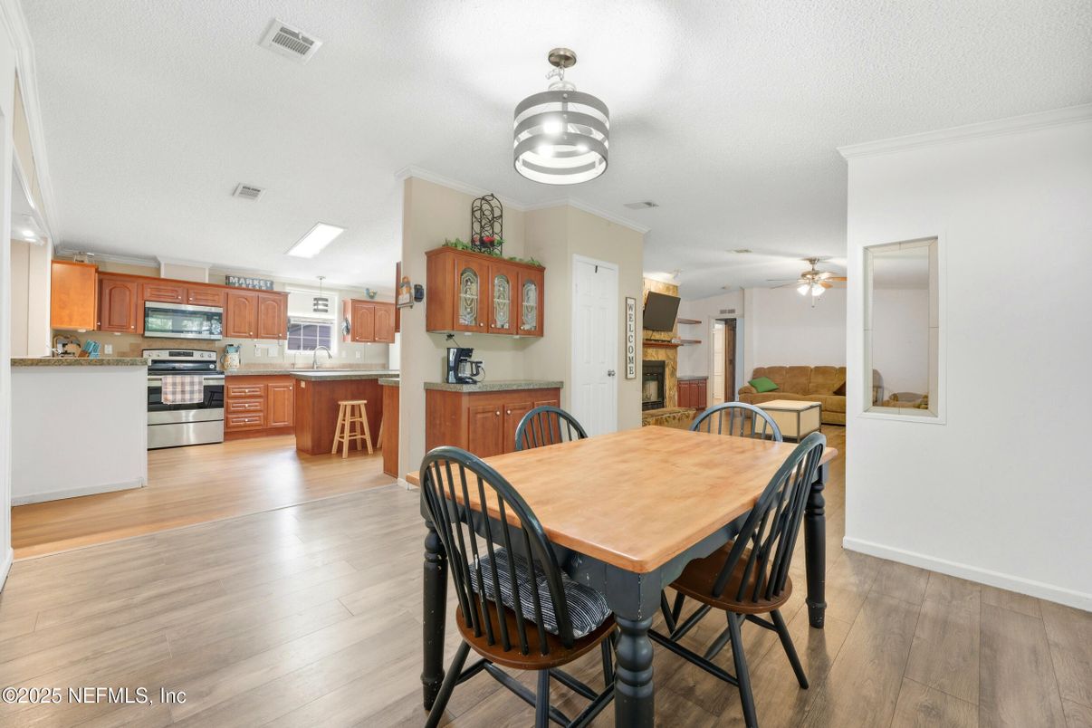 Dining room, Interior, Kitchen, Stainless Steel Appliances, Wood Texture Flooring
