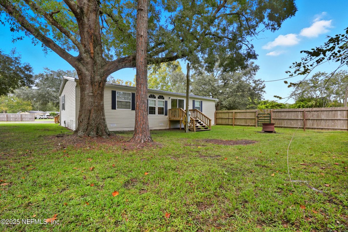Backyard, Exterior