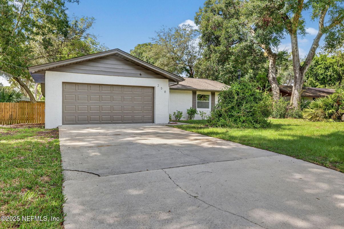 Detached Garage, Exterior