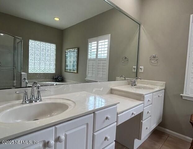 Bathroom, Dual Sink Vanities, Interior, Recessed Lighting