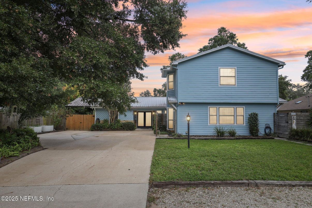 Backyard, Exterior, Facade, Split Level