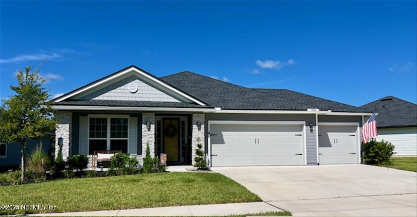 Attached, Exterior, Facade, Ranch