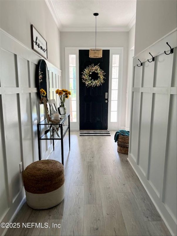 Interior, Pendant Lights, Wood Texture Flooring